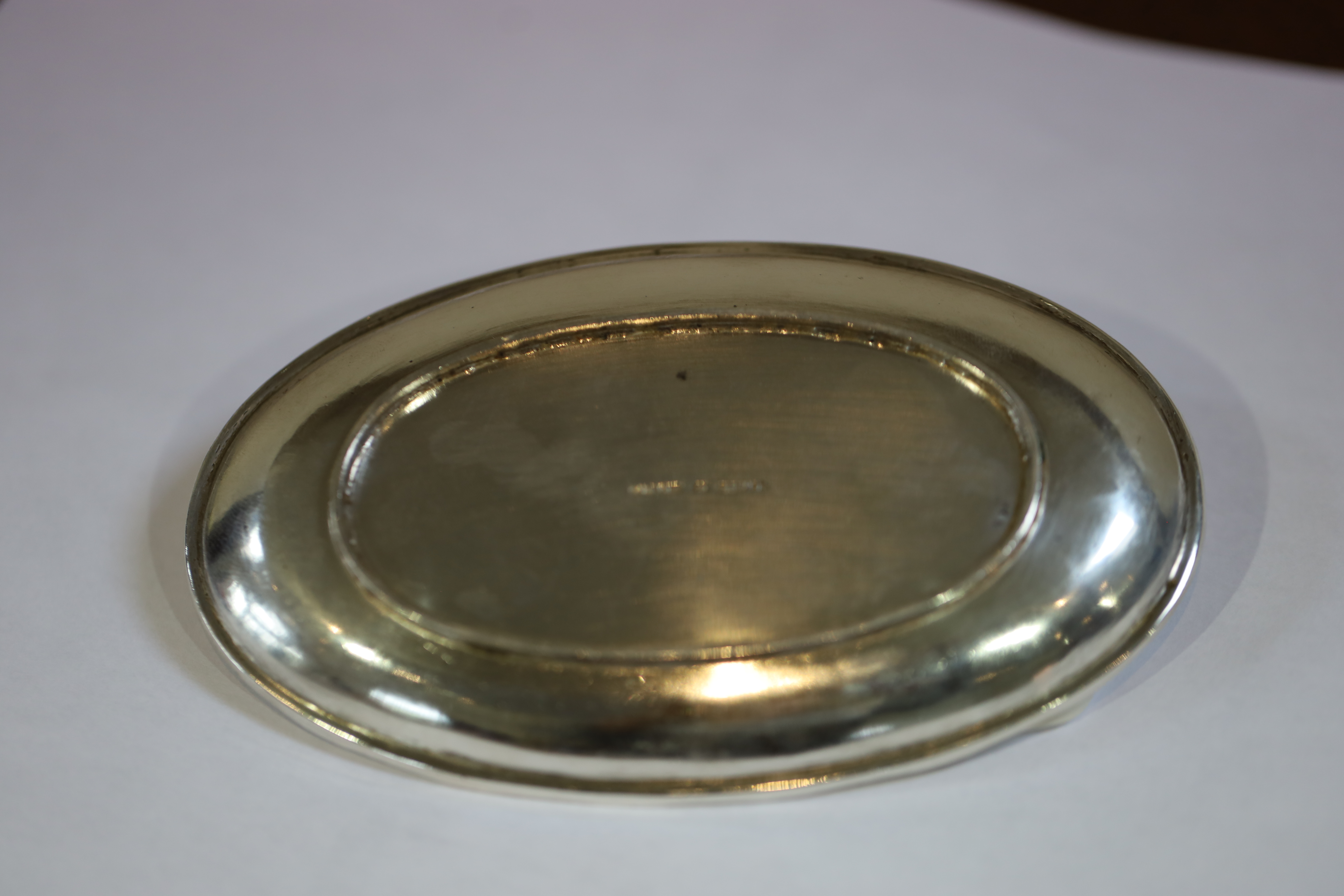 A Chinese white metal oval pen rest by Wai Kee, 12.7cm, 3.5 oz,